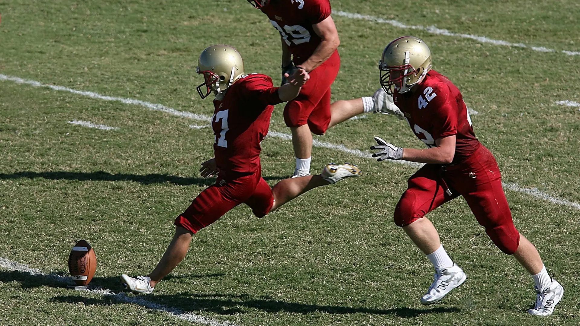 阿根廷马术代表队在巴黎奥运会团体障碍赛中获得铜牌，展现团队协作精神。